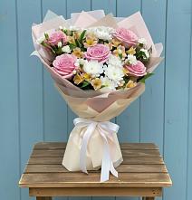 Букет цветов из:  Гвоздики, Орхидеи и Розы в Орудьево