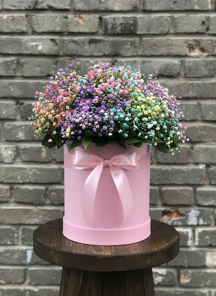 Цветочная композиция из Гипсофила и Розы в шляпной коробке в Орудьево