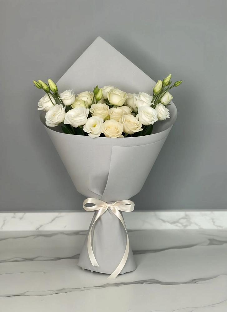 Букет цветов из: Розы и Лизиантусы в Орудьево