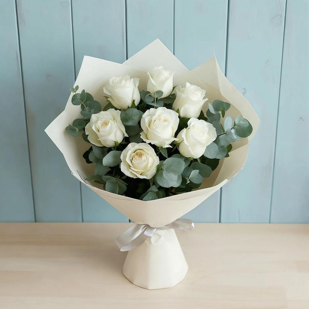 Букет Белые розы в Эвкалипте в Орудьево