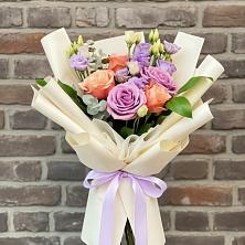 Букет цветов из:  Лизиантусы и Розы в Орудьево